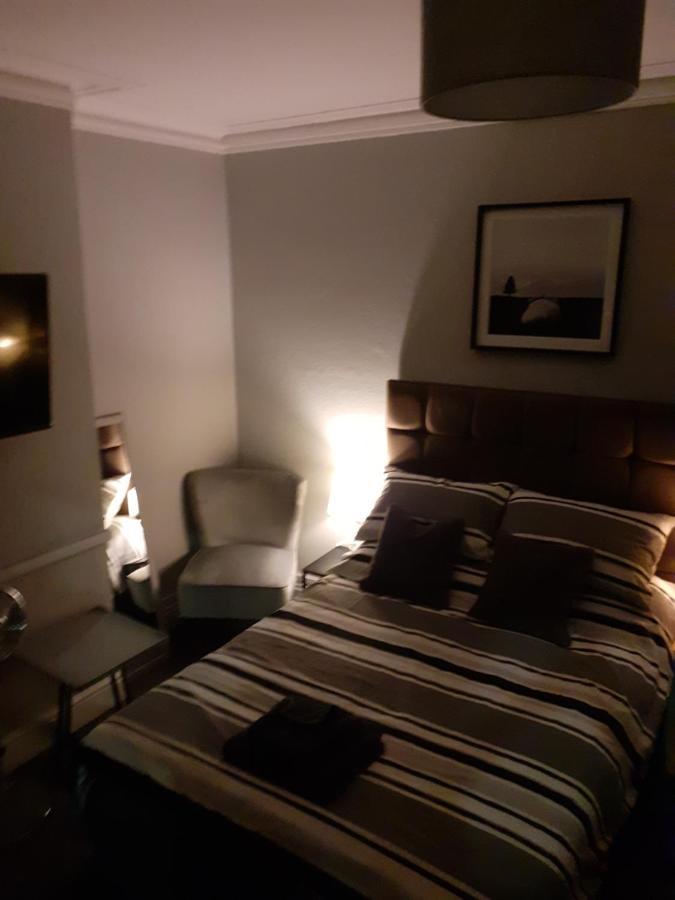 Caversham Lodge Reading Bagian luar foto